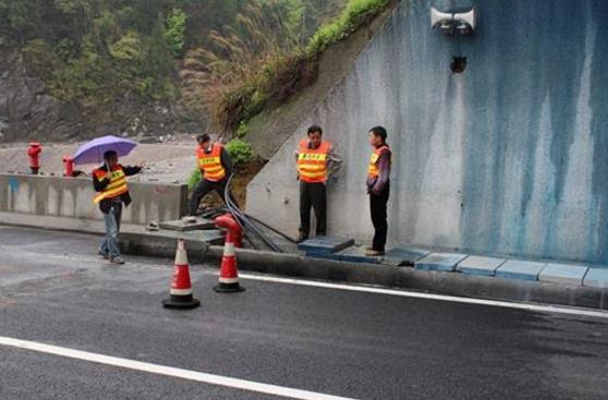 淺談高速公路養護生產安全管理